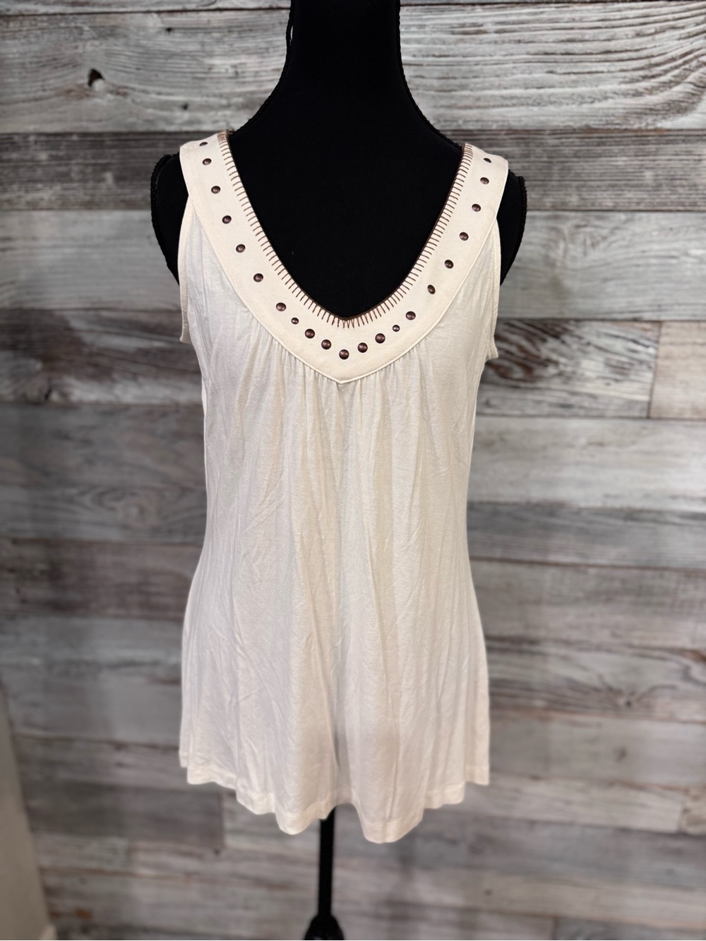 NWT Wrangler Ivory Stud-Trim V-Neck Tank Top